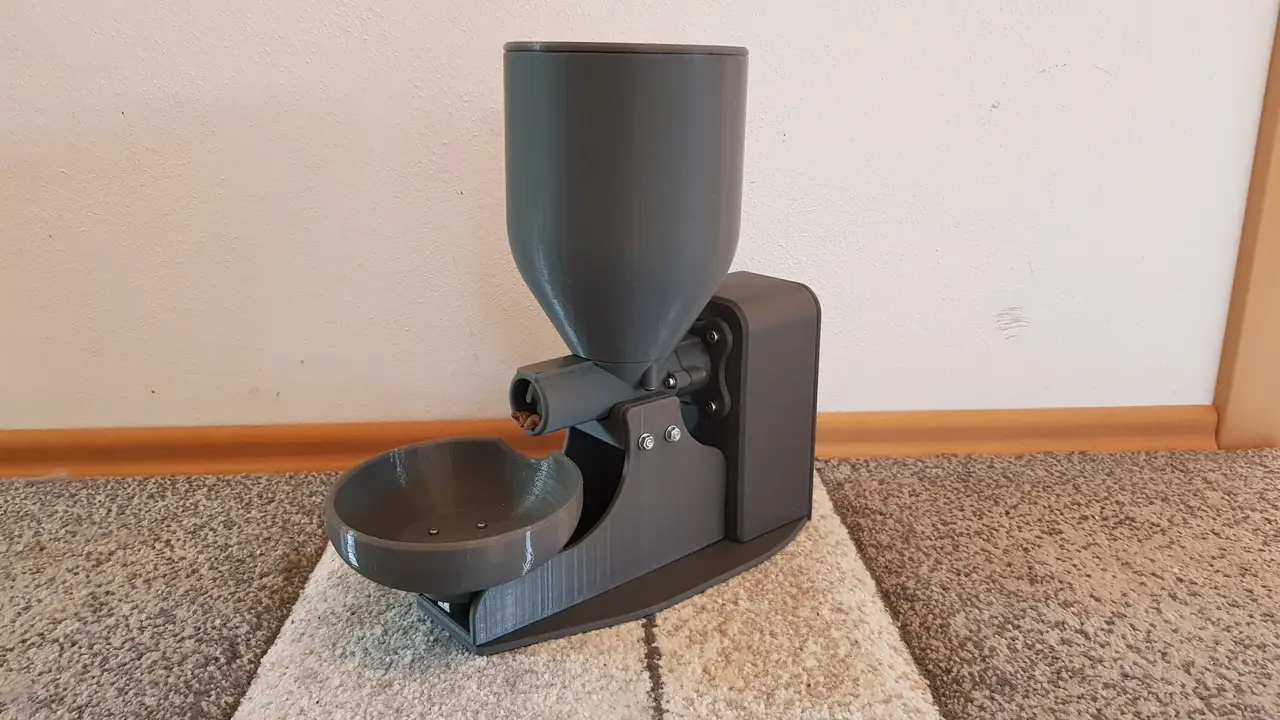 Fully automatic cat feeder — modelo 3D