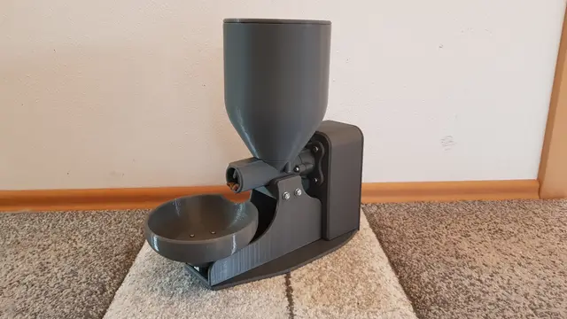 Fully automatic cat feeder — modelo 3D