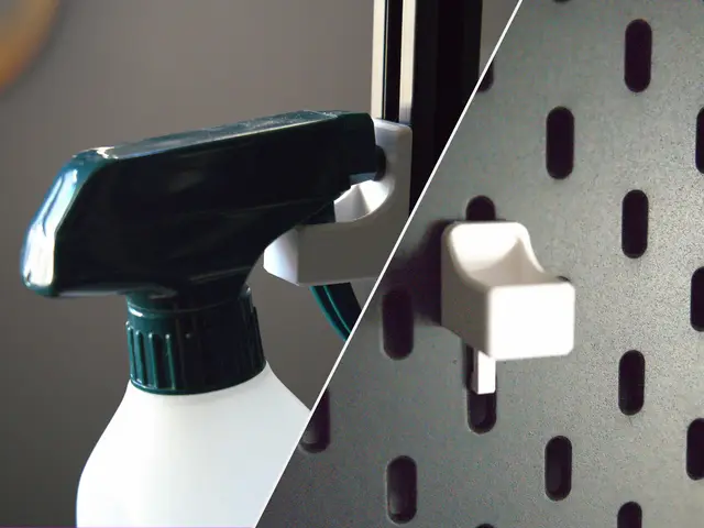 Spray Bottle/Pliers Holder [w; Skadis/ SKÅDIS ver.] — modelo 3D