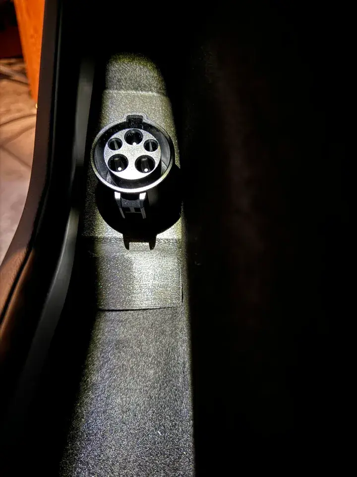 Tesla Model Y Driver's Door J1772 Adapter Dock - Rear Mounted — modelo 3D