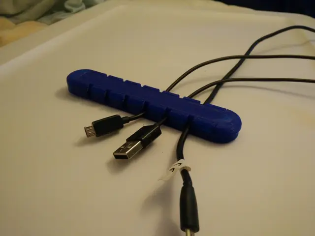 6 Cable Organizer and Holder — modelo 3D