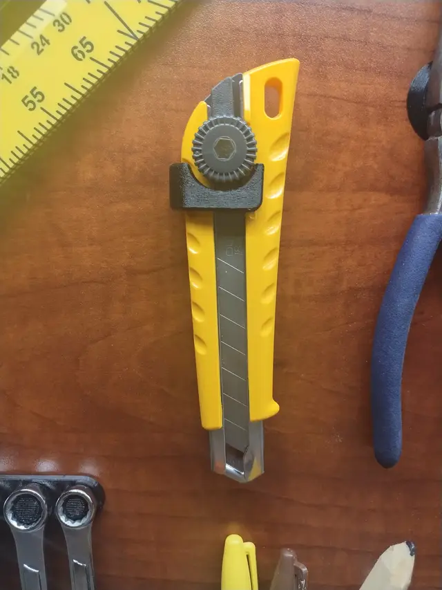 Olfa L-1 (18mm - 3/4") wall holder — modelo 3D