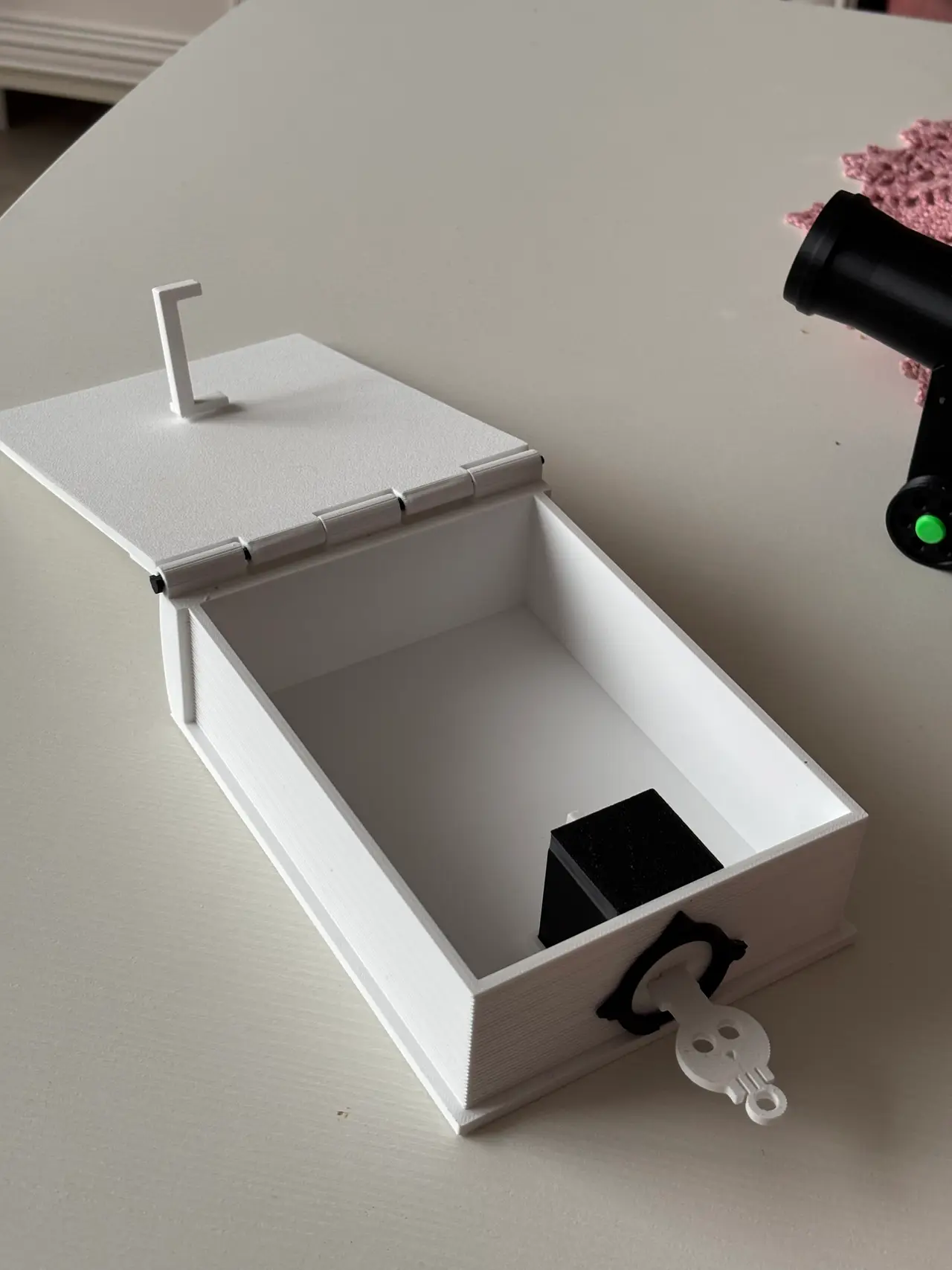 Grimoire Locking Spellbook - Secret Box with Working Lock — modelo 3D
