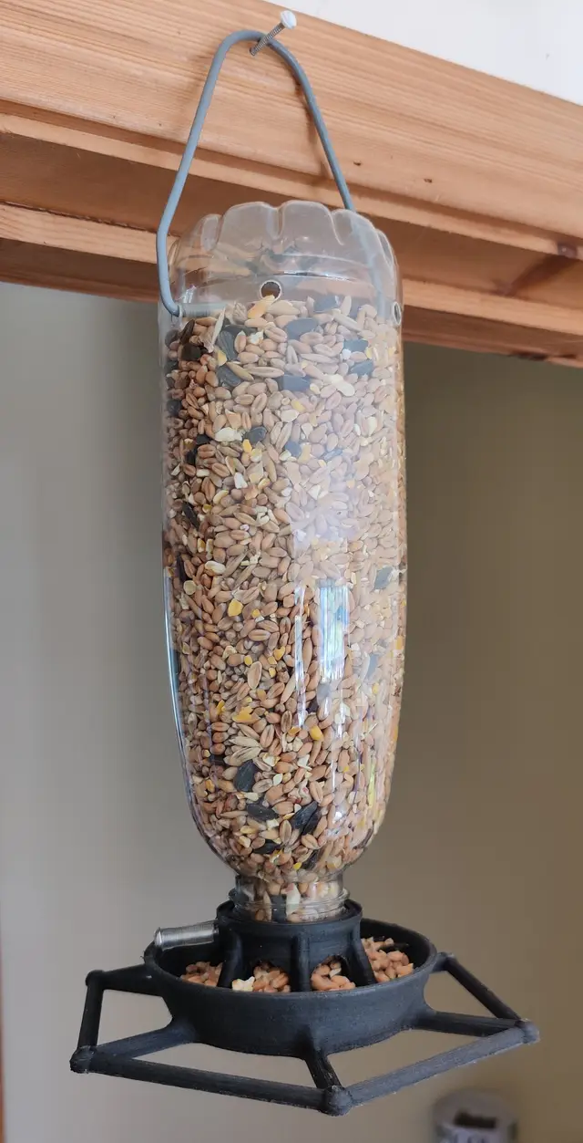Recycled Bottle Bird Feeder — modelo 3D