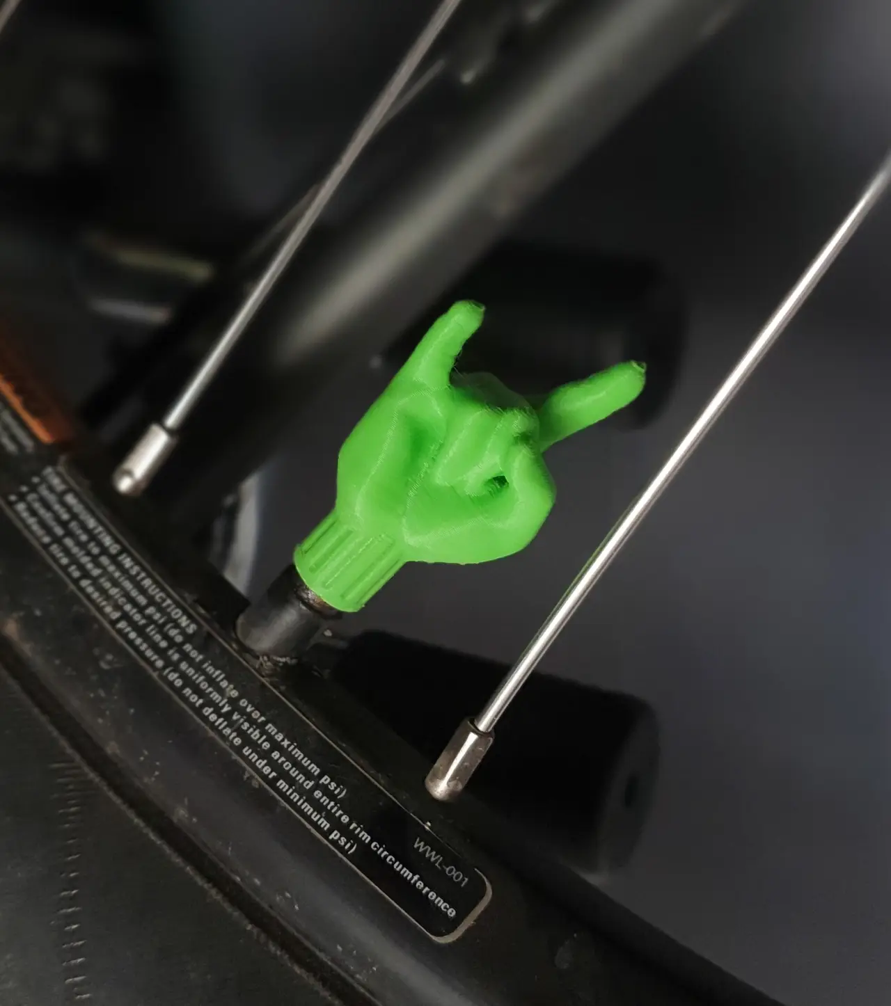 🤘 Rock&Roll horns hand - bike valve cap — modelo 3D