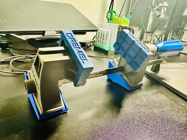 Dremel Multi Vise Desktop Tilt Stands - No Desk Clamp — modelo 3D