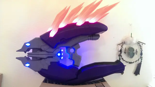 Halo 4 Needler prop weapon with .SLT files — modelo 3D