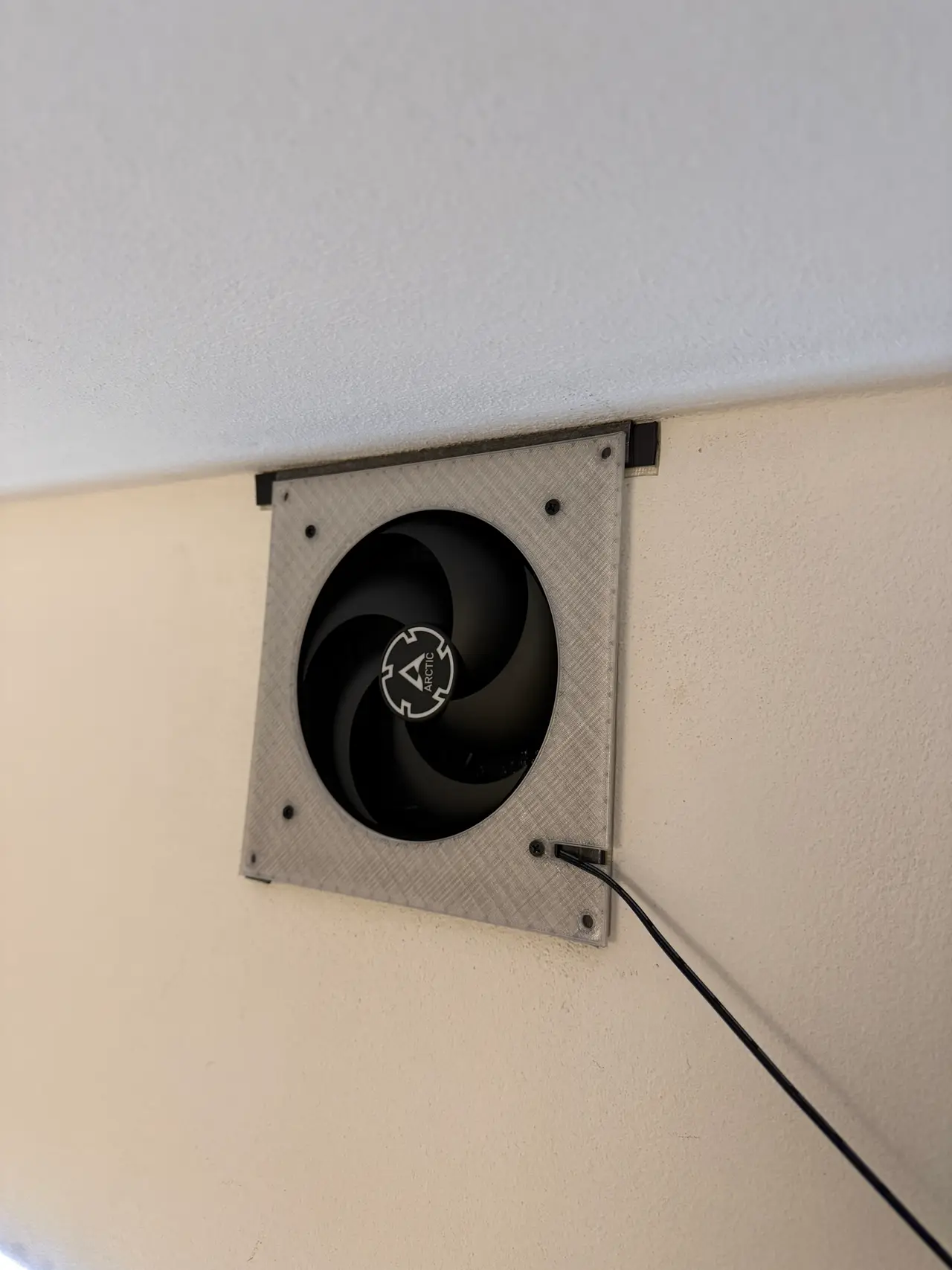 140mm FAN - wall hole adapter — modelo 3D