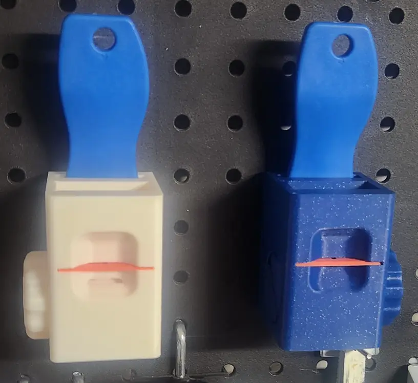 Plastic Razor Blade Holder and Dispenser — modelo 3D