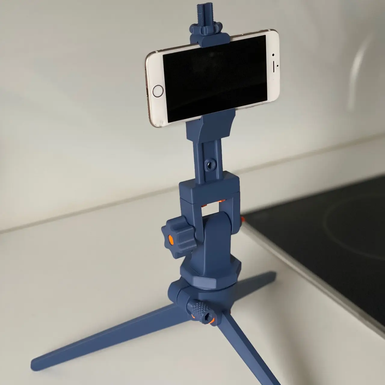 Mini Tripod for smart phones and digital cameras — modelo 3D