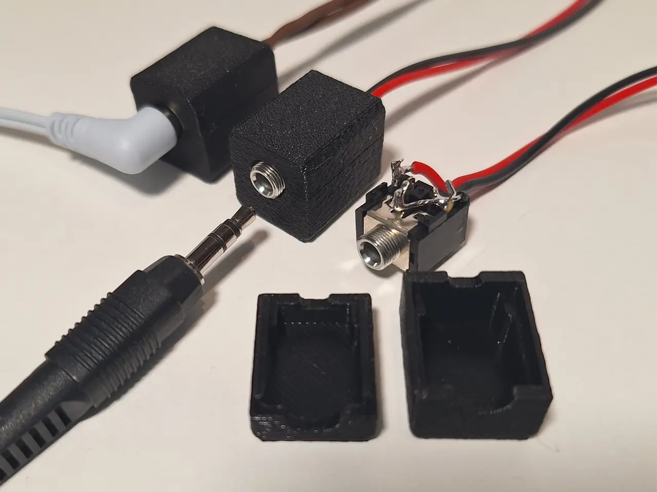 Minijack connector housing — modelo 3D