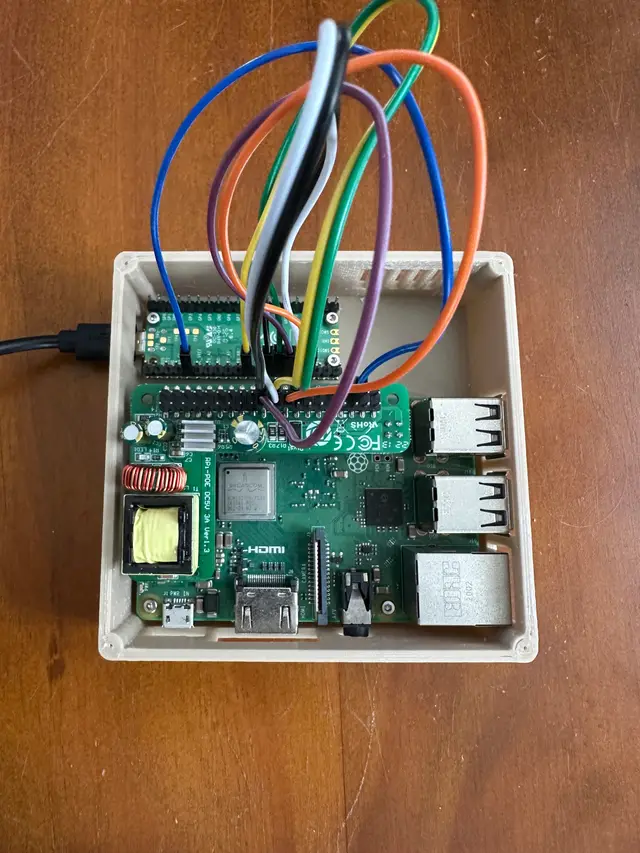 PiKVM Case for Raspberry Pi 3B+ with a Raspberry Pi Pico — modelo 3D