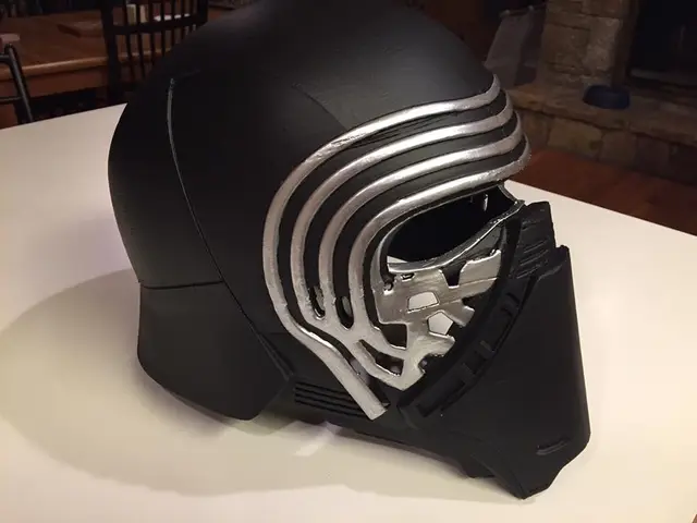 Kylo Ren Mask in 8 Parts — modelo 3D