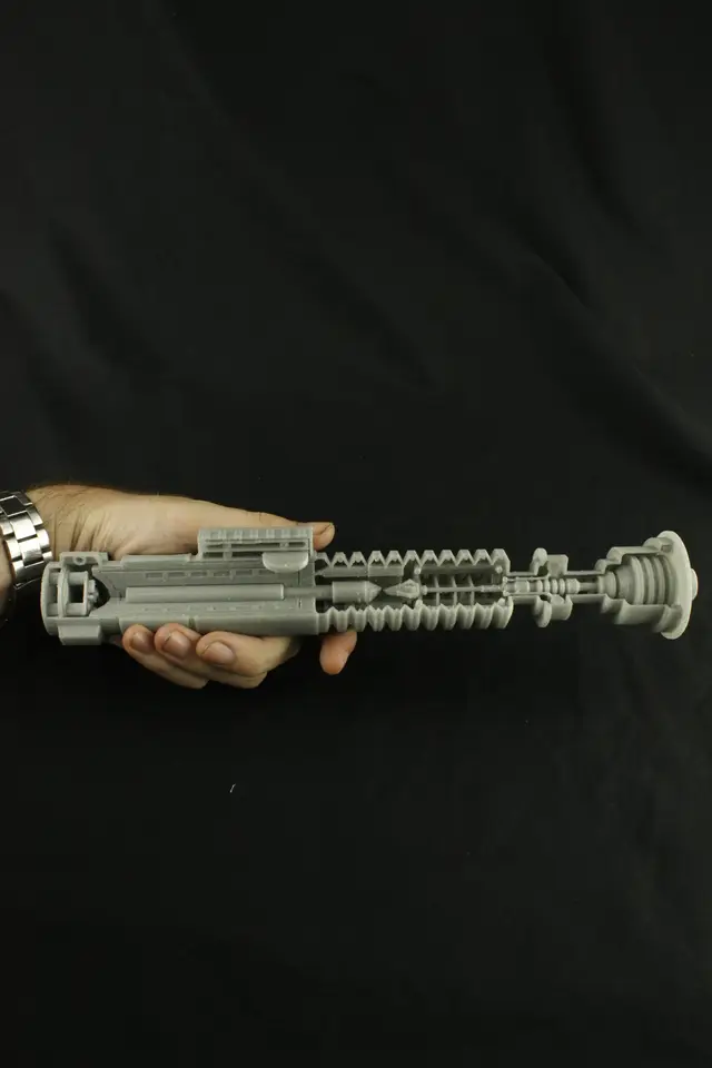 Detailed Sectioned Lightsaber — modelo 3D