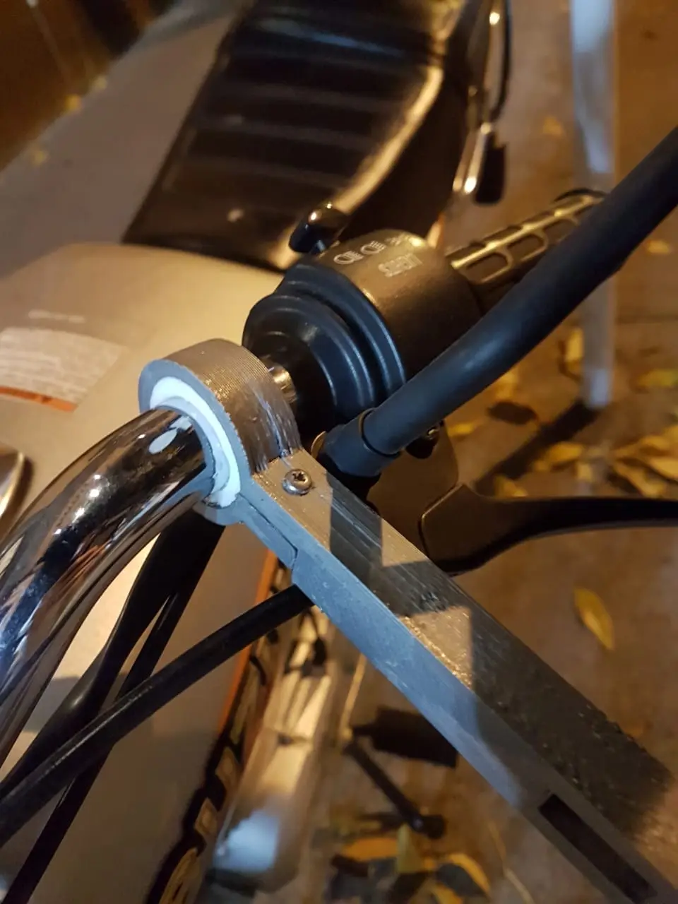 Flexible Motorcycle handlebar adapter 22mm to 28mm — modelo 3D