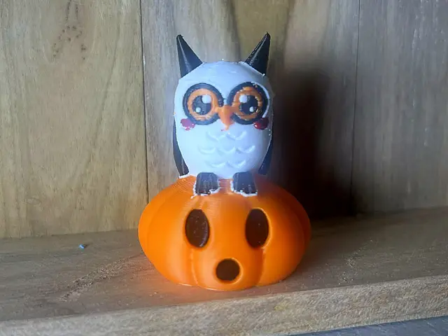 Halloween Owl on Pumpkin Wide-Eyed Night Watcher — modelo 3D