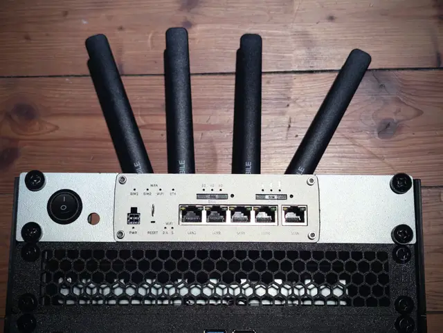 Teltonika RUTX50 10-inch rack 1U bracket — modelo 3D