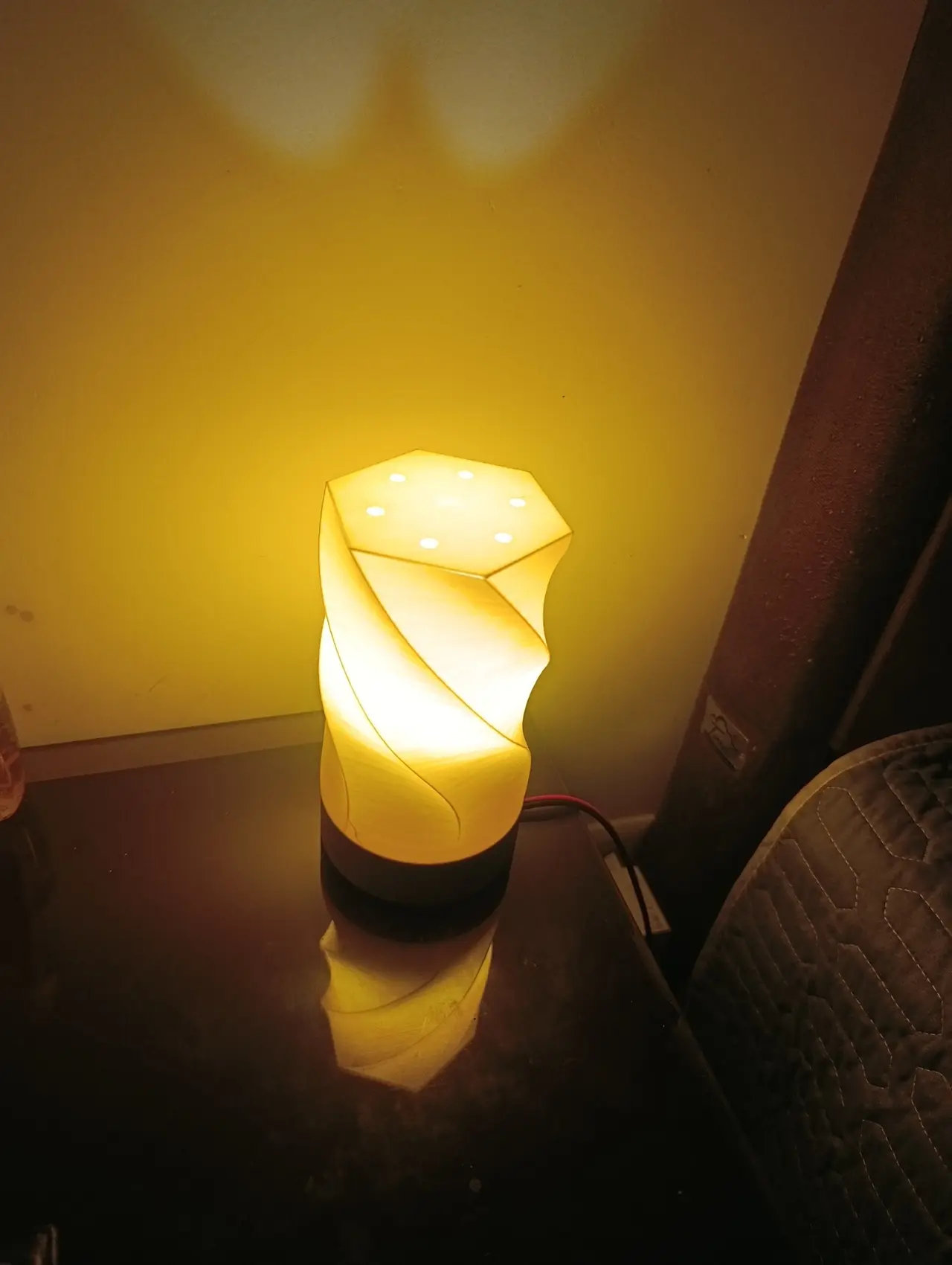 Lámpara de Noche Moderna para Mesita de Noche — modelo 3D