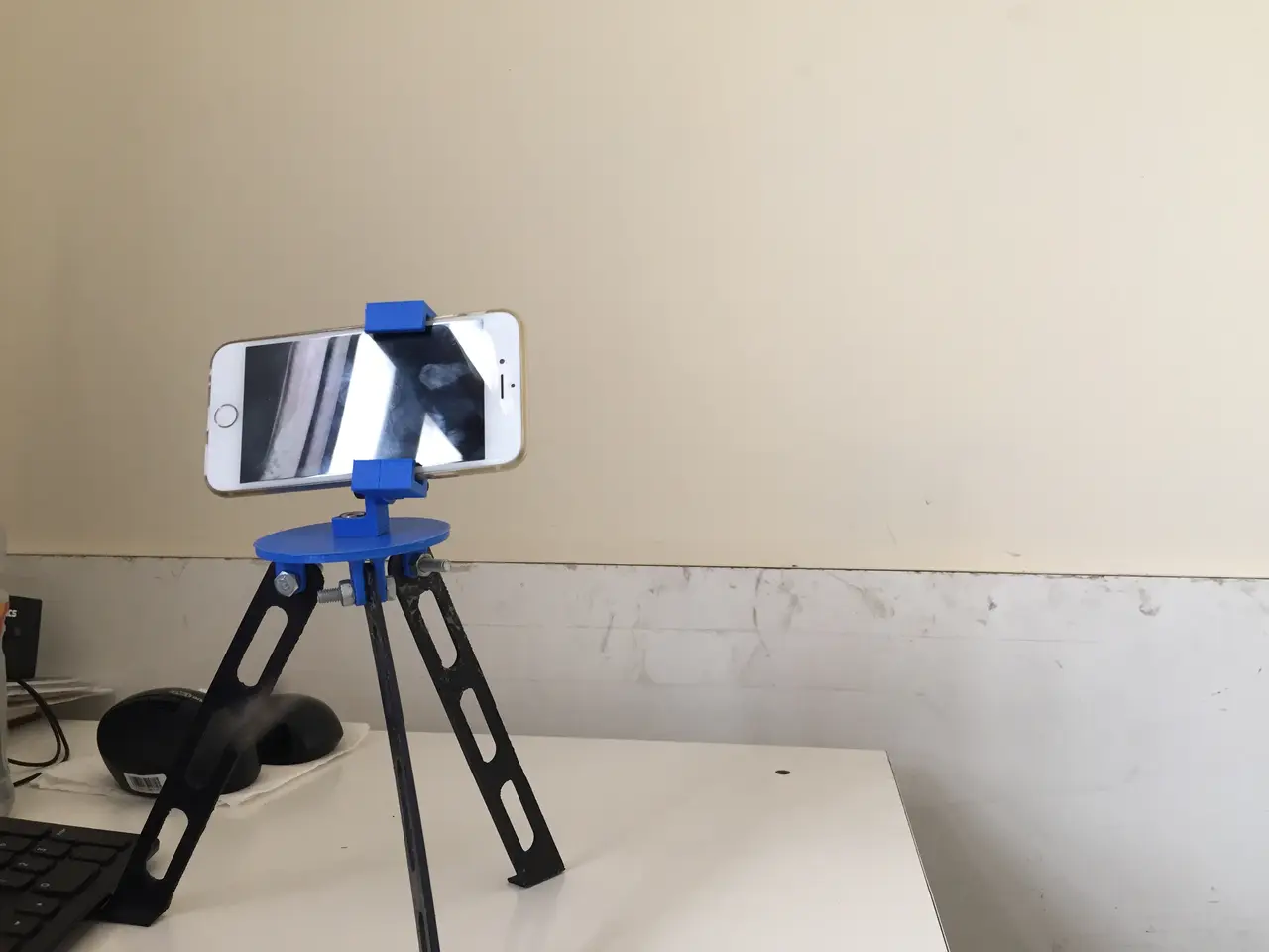tripod for phone and GO pro — modelo 3D