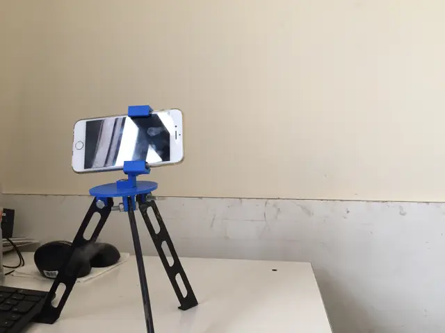 tripod for phone and GO pro — modelo 3D