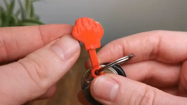 Mini Flip Middle Finger Keychain — modelo 3D