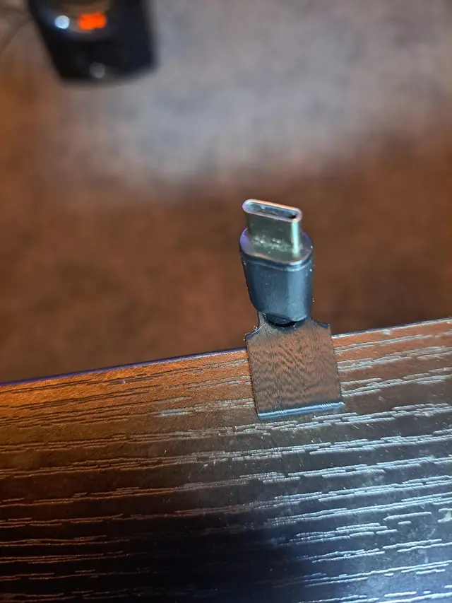 Simple cable holder. — modelo 3D