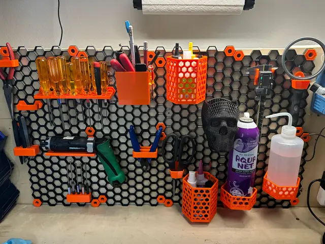 Honey Comb Wall remixes and introducing my Screw Wall!!! — modelo 3D
