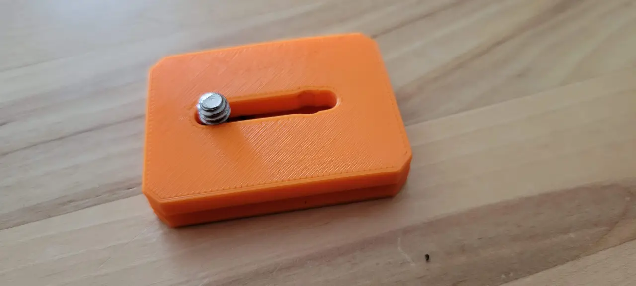 Arca Swiss tripod plate — modelo 3D