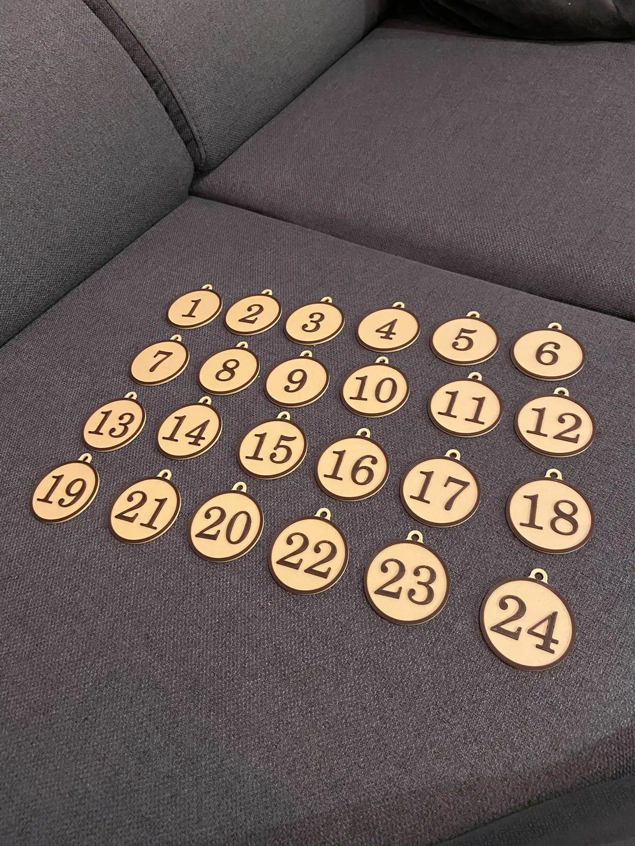Advent Calendar Number Tags 1–24 (Hanging Round Tags) — modelo 3D