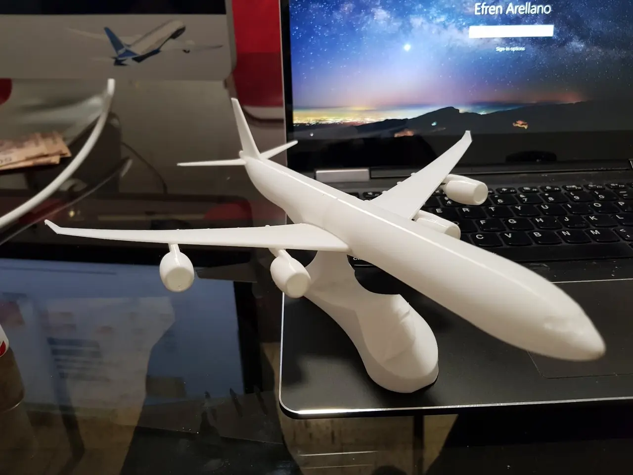 Highly detailed A340-600 with pencil holder — modelo 3D