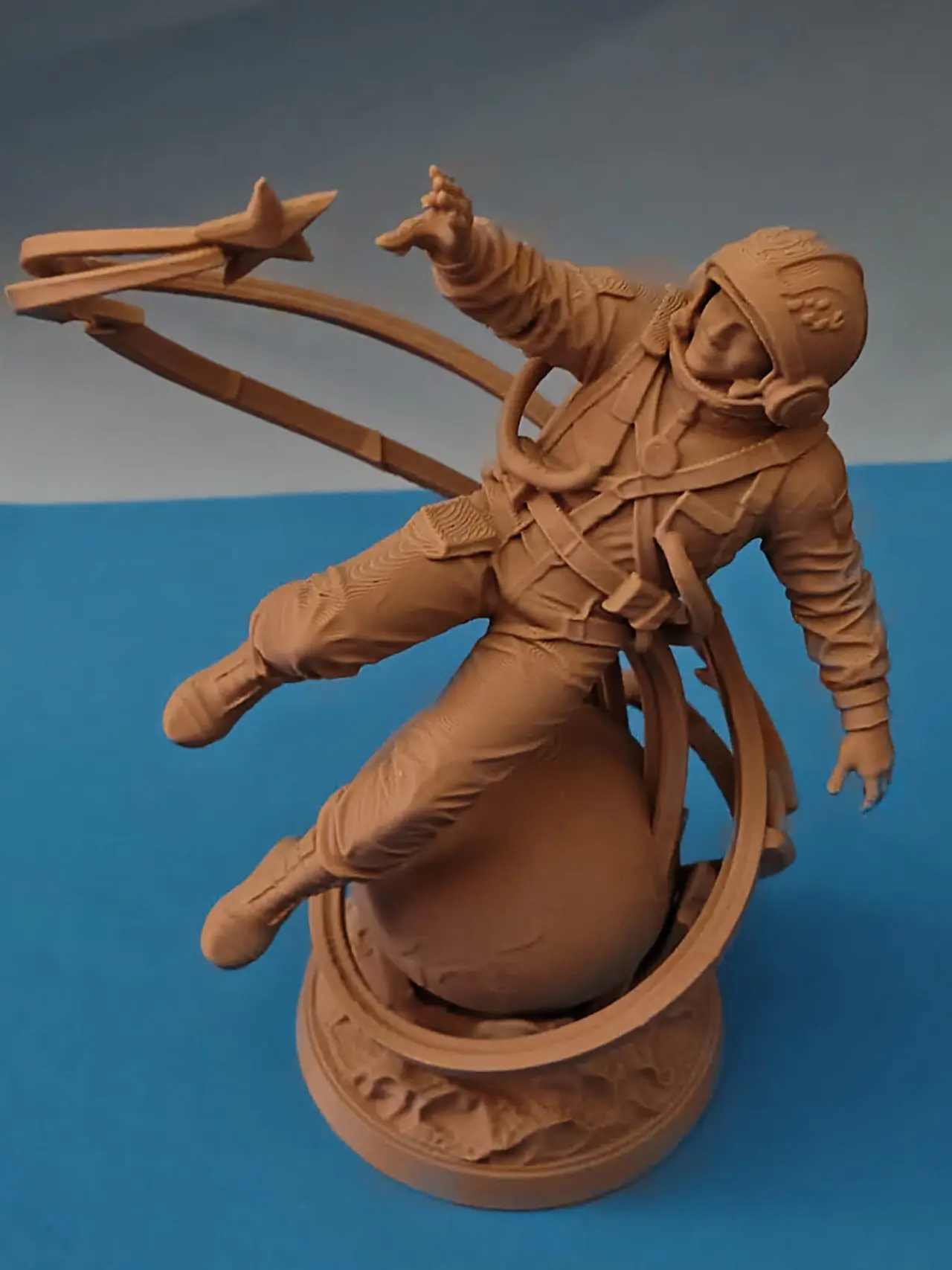Iconic Yuri Gagarin Spacewalk Figurine — modelo 3D