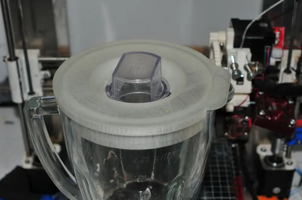 Oster blender lid — modelo 3D