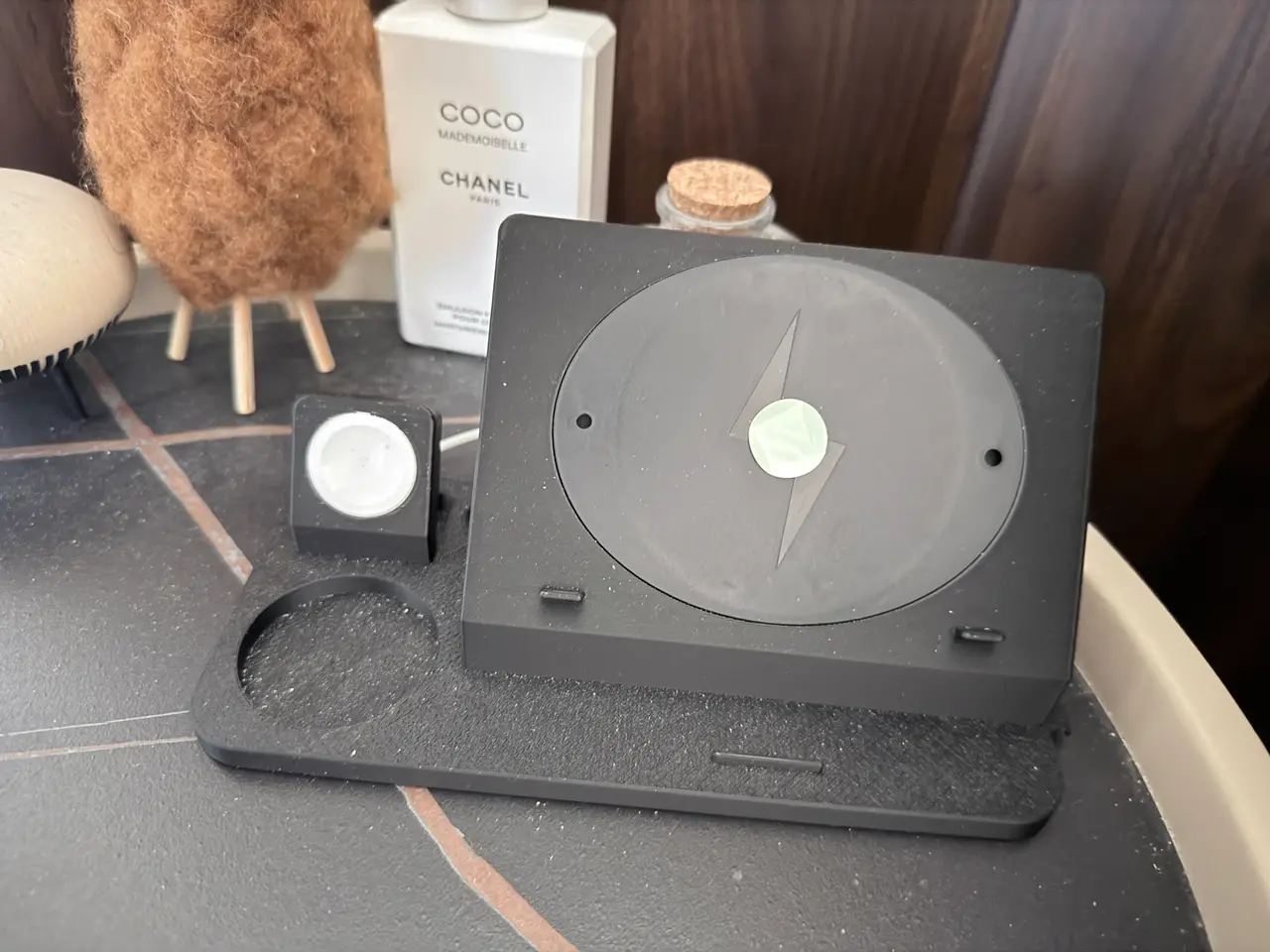 适用于无线充电器以及apple watch充电座的手机充电支架 — modelo 3D