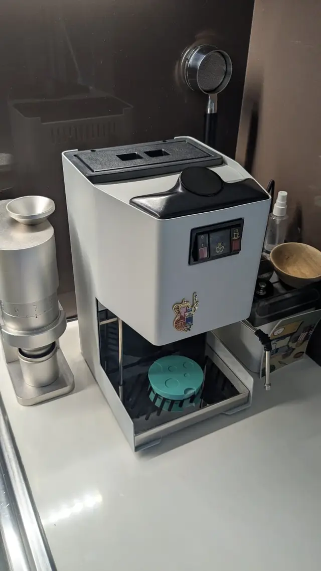 LILYGO S3 amoled 1.75 inch display housing for Gaggimate (Gaggia) cup warmer — modelo 3D