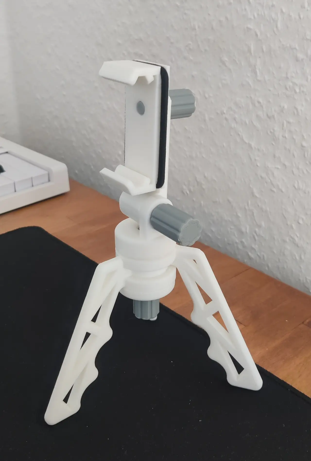 Smartphone Tripod for Landscape/Portrait mode — modelo 3D