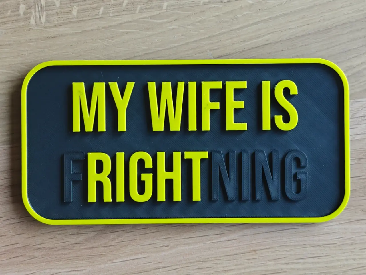 My wife is fRIGHTning Sign — modelo 3D