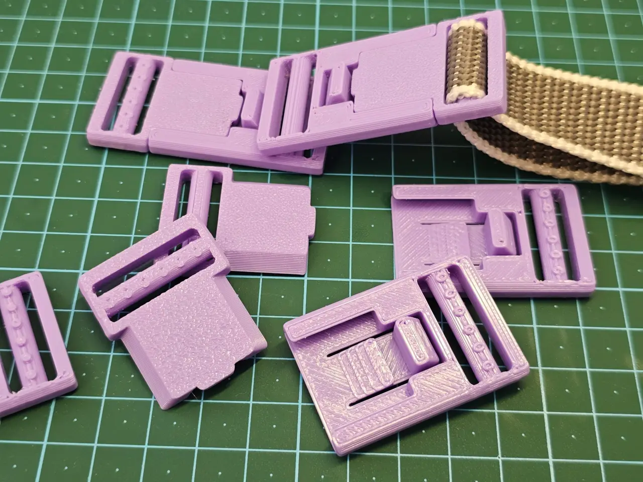 Strap Buckle- Adjustable, more grip (slim version, No Supports) — modelo 3D