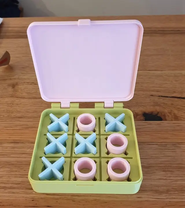 Tic Tac Toe in a box (Noughts and crosses) — modelo 3D