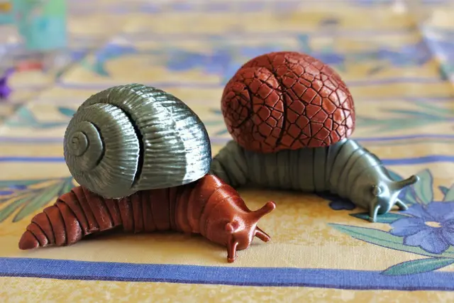 Friendly articulated snail with 12 different shells — modelo 3D