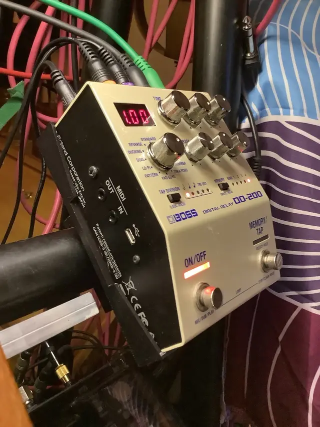 Jaspers Rack holder / mount for digital delay BOSS DD-200 Pedal — modelo 3D