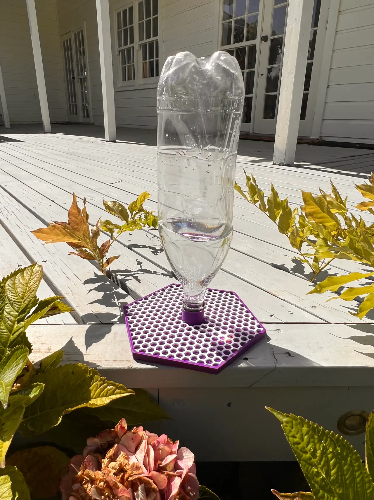 The Original Awesome Bee Feeder! - UPDATED for greater stability — modelo 3D
