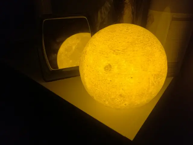 Glowing Moon — modelo 3D