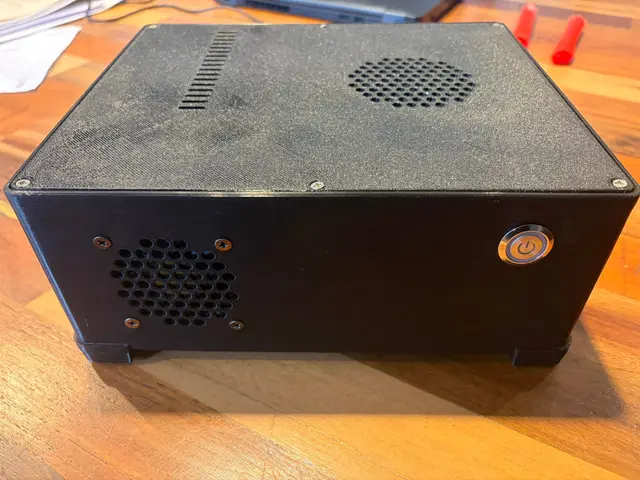 Simple m-ATX (micro atx) PC Case with PICO PSU — modelo 3D