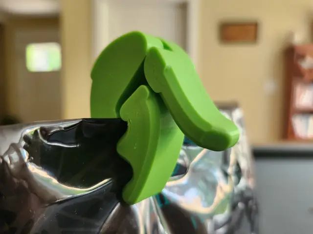 Curvy Cam Lock Bag Clip — modelo 3D