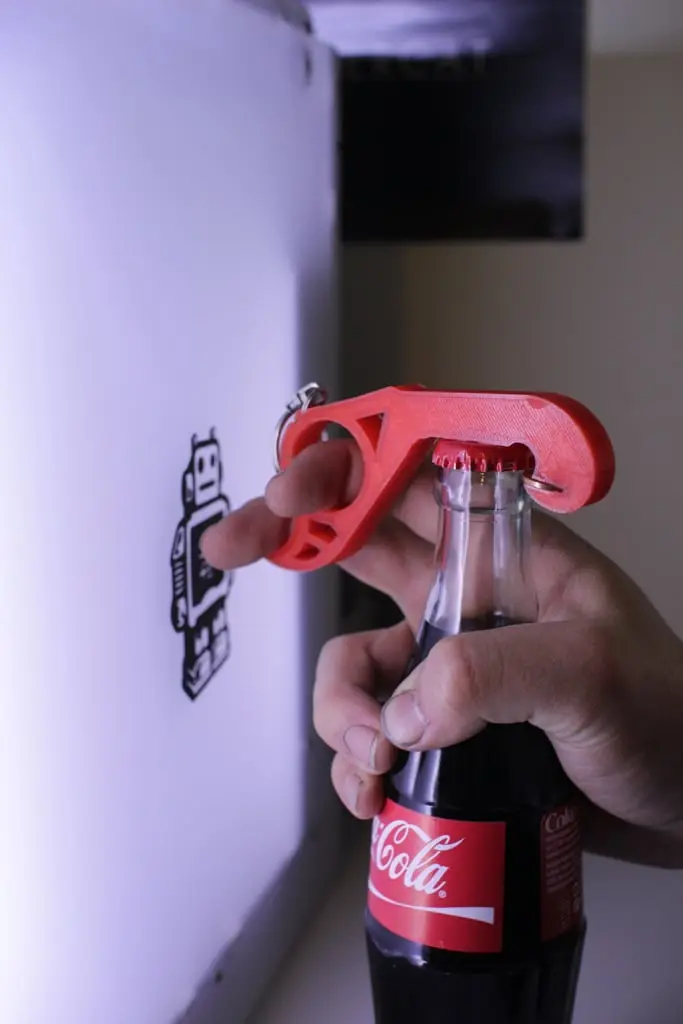 Smart One Handed Bottle Opener — modelo 3D