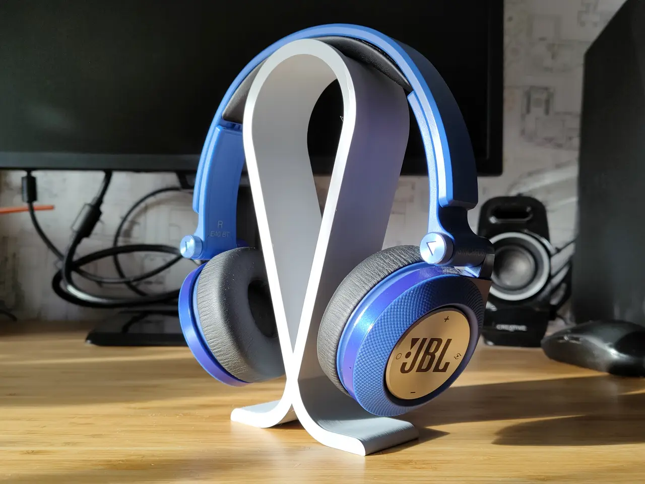 Headphone stand and holder - simple modern design — modelo 3D