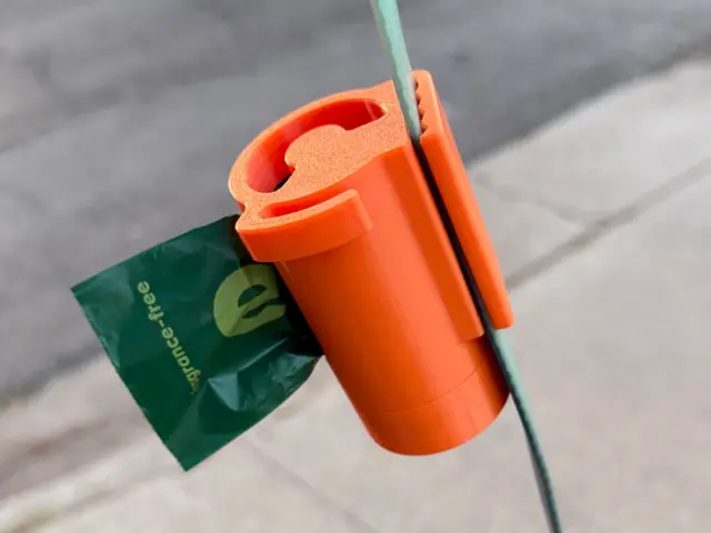 Dog poop bag holder for flat leashes — modelo 3D