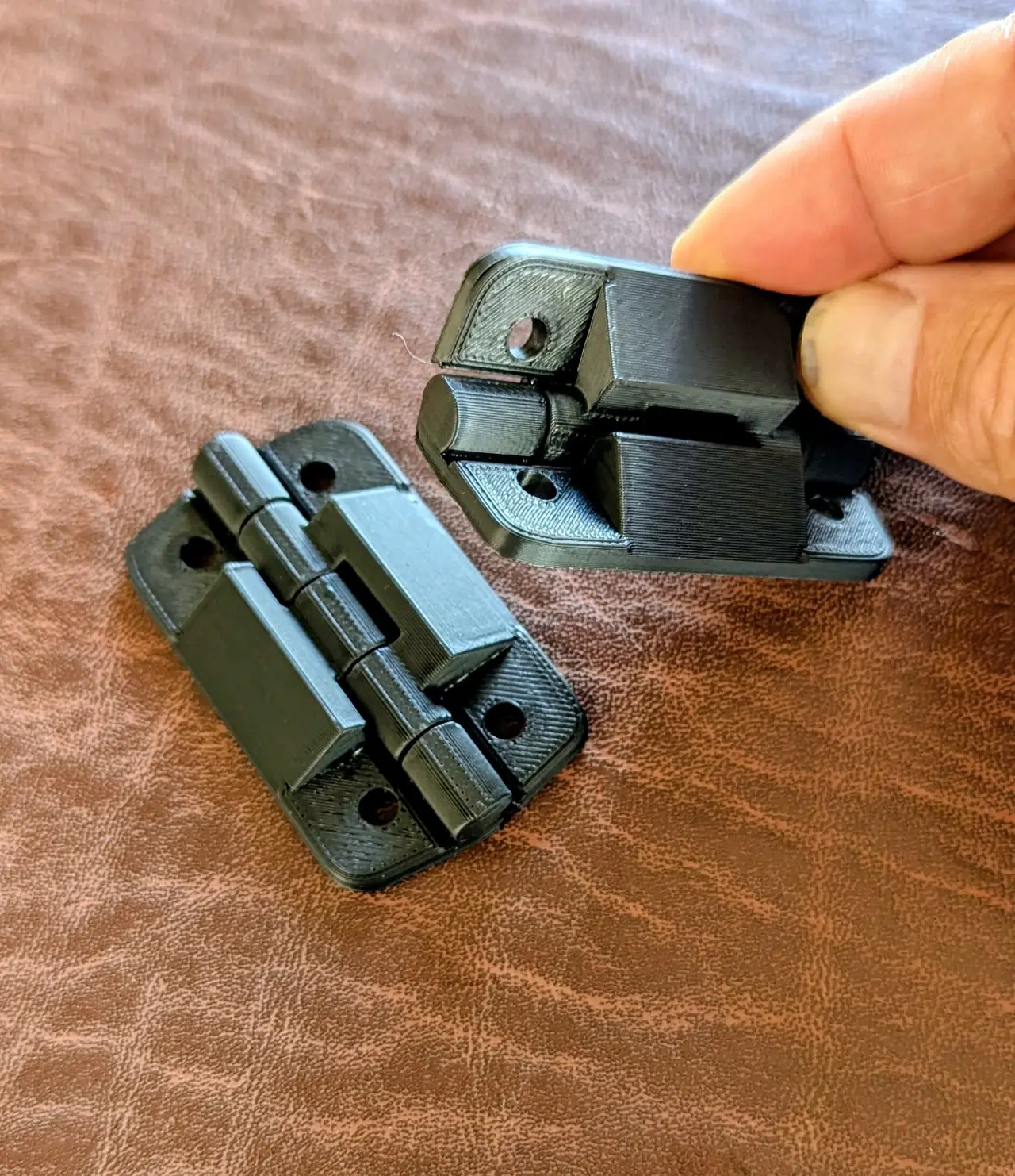 Igloo Cooler Hinge with stops — modelo 3D