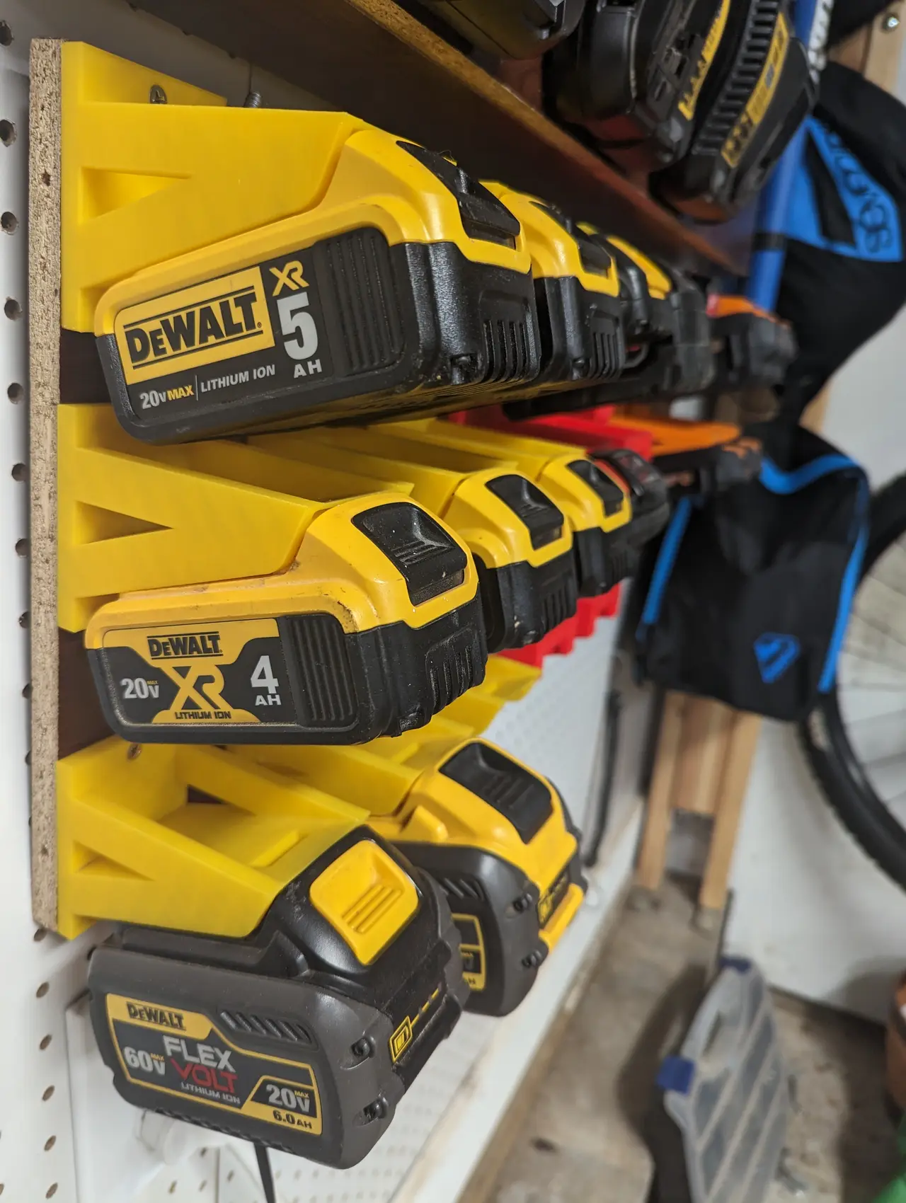 DeWalt 20V Battery Holder - Horizontal — modelo 3D