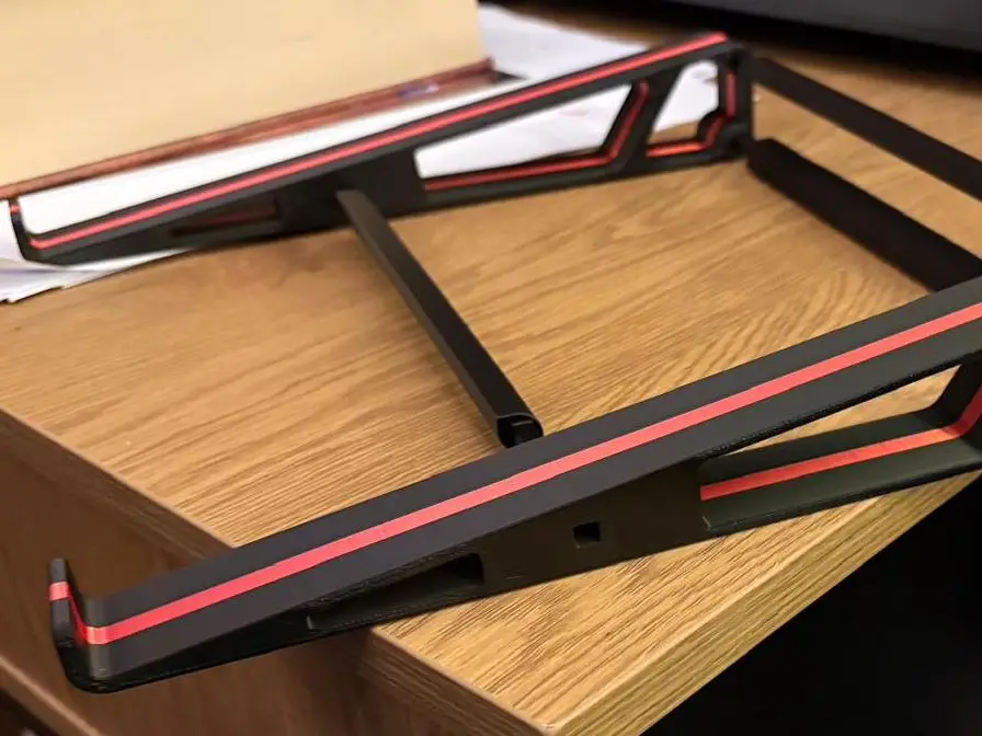 Supporto per PC portatile — modelo 3D